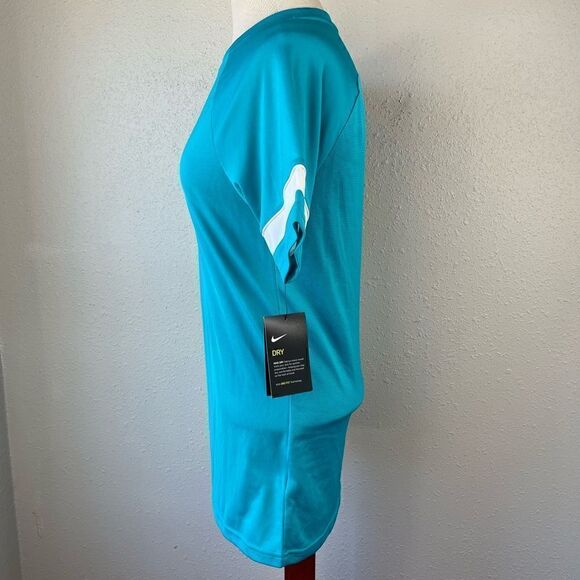 NWT Nike T-Shirt Size S - Picture 3 of 8